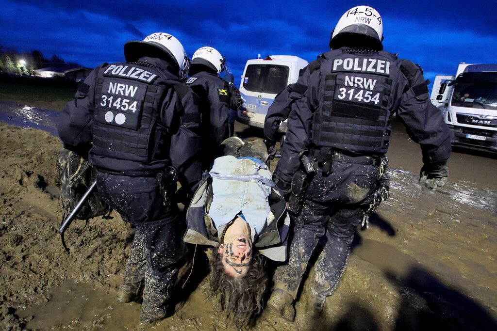 Gewaltvorwürfe nach Demo im  umkämpften Dorf Lützerath
