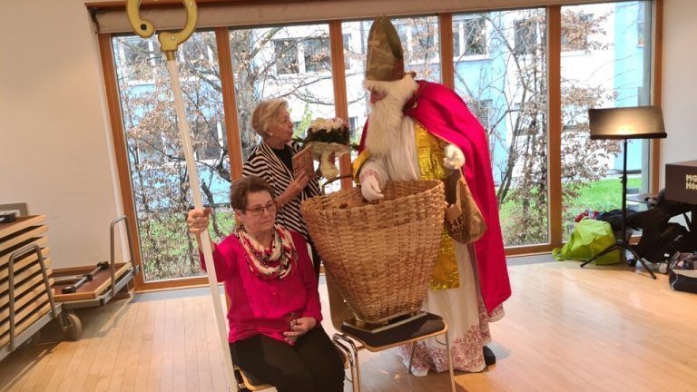 Der hl. Nikolaus beschenkte die Senioren. vorarlberg 50plus Hörbranz