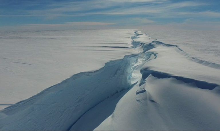 Der Spalt in der Eisdecke ist bereits vor Jahren von Forschern entdeckt worden. BAS