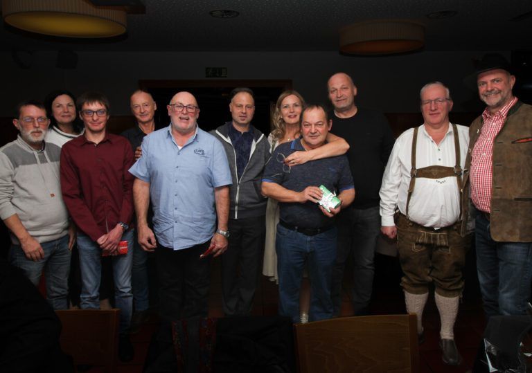 Die Geschäftsführer von Bischof Lebensmittellogistik, Astrid Bischof und Michael Zimmermann, sind stolz auf Ihr Team. Gleich neun langjährige Mitarbeiter wurden für insgesamt 190 Jahre Betriebszugehörigkeit geehrt.  Fünf Mitarbeiter wurden in den Ruhestand verabschiedet. Fa