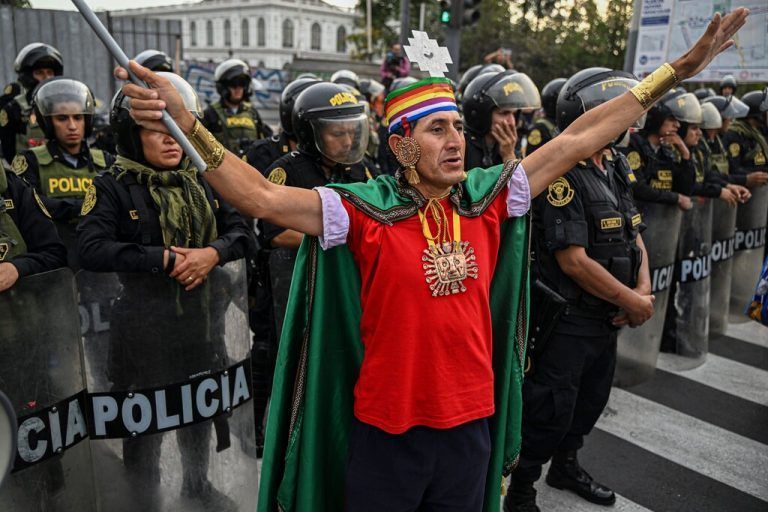 Die peruanische Präsidentin Dina Boluarte bat Hunderte von Demonstranten aus verschiedenen Regionen des Landes nach Lima zu reisen, um gegen die aktuelle Regierung zu protestieren. AFP
