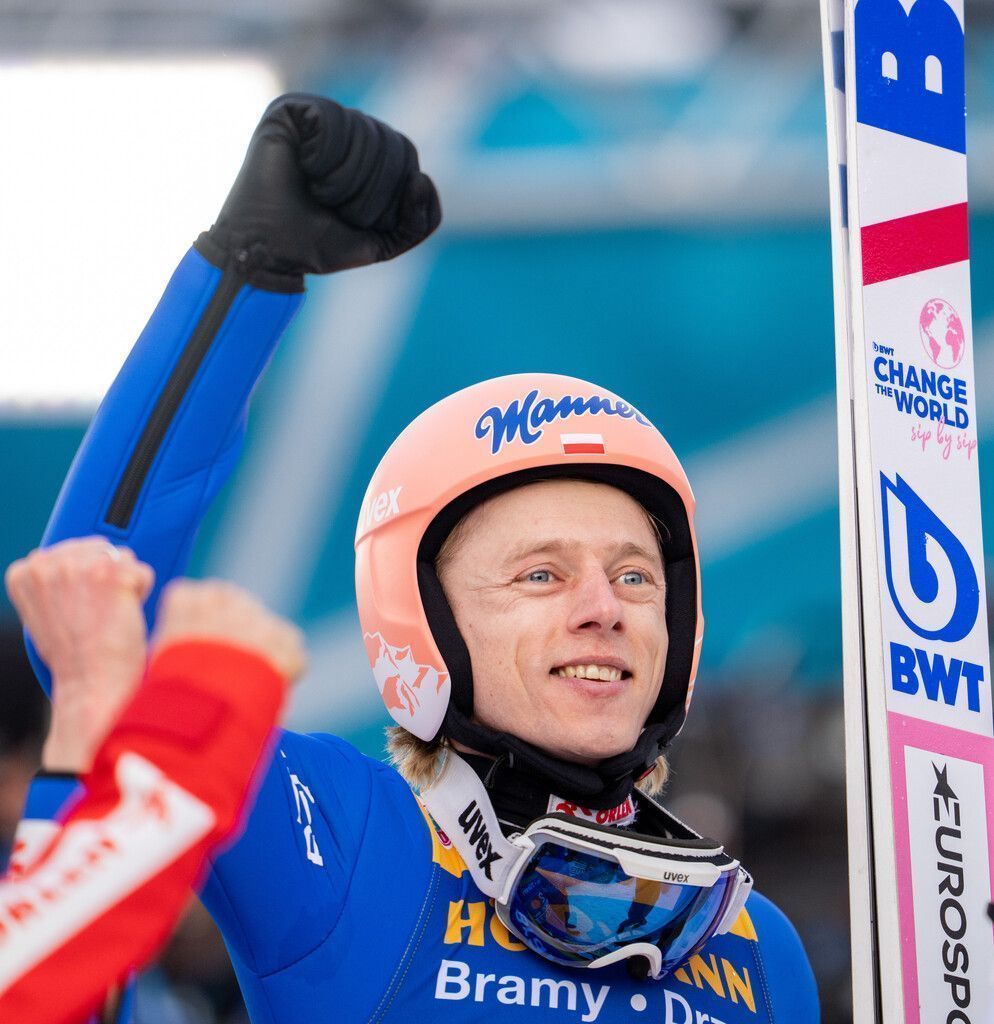 Neuer Sieger. Der Pole  Dawid Kubacki springt am Bergisel zum Sieg. »C2
