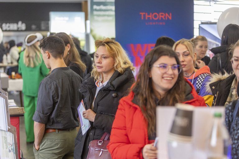Arbeitswelt präsentiert sich wieder mit Jobmesse an der FH Vorarlberg. »D2