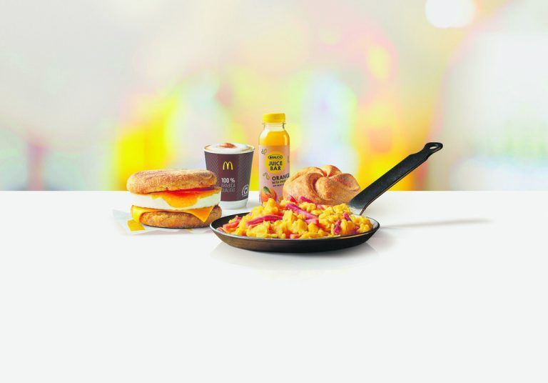 genuss bei Mcdonald‘s Bei McDonald‘s Vorarlberg startet man kulinarisch in den Tag – mit Frühstückshits wie den McMuffin oder den McToast. Wer‘s klassisch mag setzt auf Ham & Eggs und Wiener Frühstück. Genussvoll geht es durch den weiteren Tag mit klassischen Köstlichkeiten und neuen Spezialitäten.