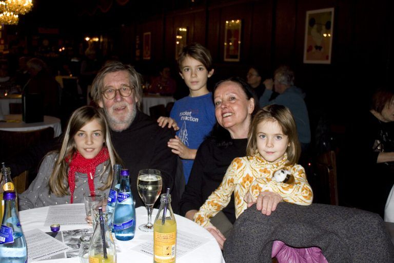 Gottfried Bechtold mit Greta, Theo, Sylvia und Elina.