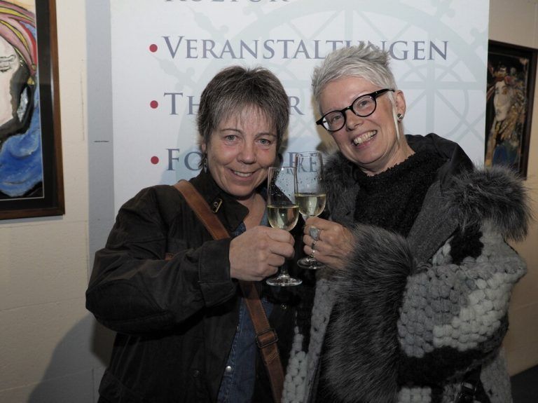 Ingrid Stroppa und Susi Fessler vor der Premiere.