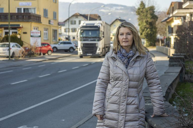 Mir kommt es vor, als habe ein Hobbyverkehrsplaner einfach nur einen Strich durch die Landschaft gesetzt und verkauft das nun als tolle neue Variante. Ich kann mir nicht vorstellen, dass man die Schweizer zu dieser Variante befragt hat. <strong>Karina Lechthaler</strong>, S-18-Befürworterin