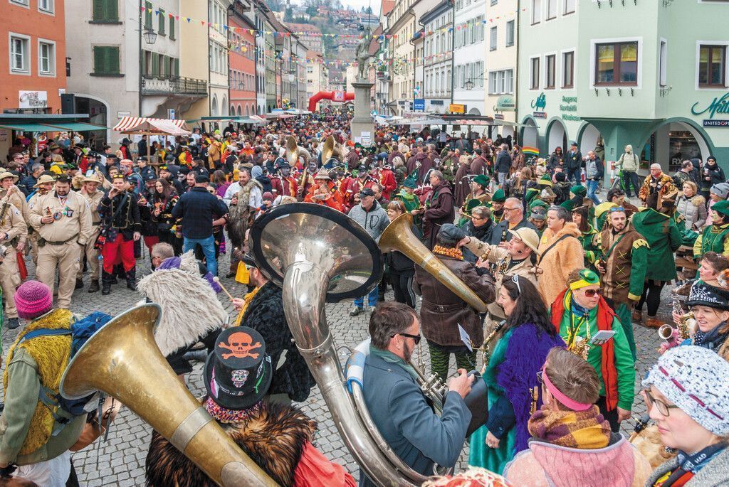 Den Feldkircher Umzug vom Wagen der Spältabürger aus genießen