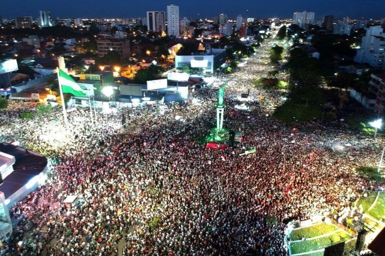 Tausende Bolivianer forderten am Mittwoch in Santa Cruz, dass Präsident Luis Arce politische Gefangene amnestiert. AFP