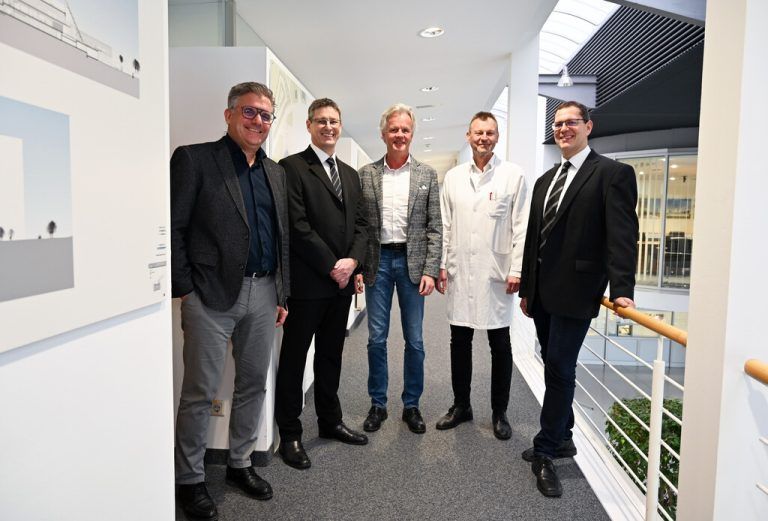 V.l.: Andreas Stieger, Personal KHBG, Günter Amann, Gerald Fleisch, Direktor KHBG, Peter Fraunberger, Direktor KHBG, und Andreas Lauterer. khbg