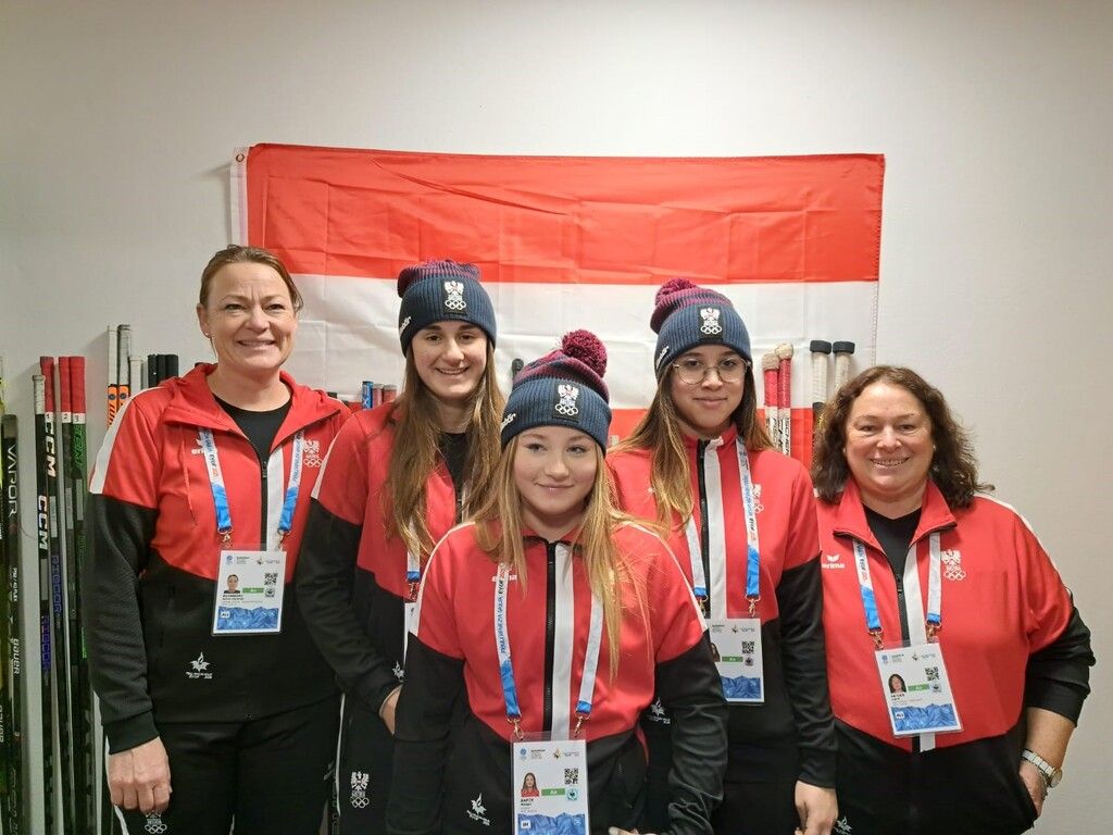 Die jungen Eishockeydamen  zogen zweimal den Kürzeren