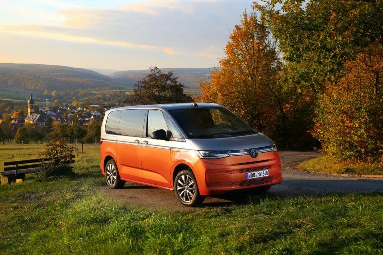 VW T7: Die neue Generation des sogenannten Bulli. Die Bezeichnung Multivan steht traditionell für Multifunktionalität und Individualisierbarkeit.