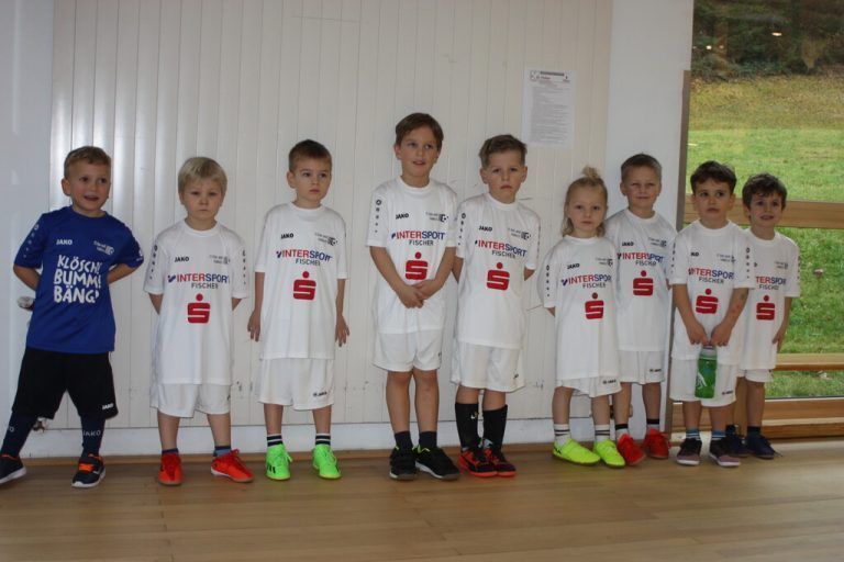 Zeigten ihre Ballkünste auf dem Parkett: die Bambini des FC BW Feldkirch. <span class="copyright">VN/TK</span>