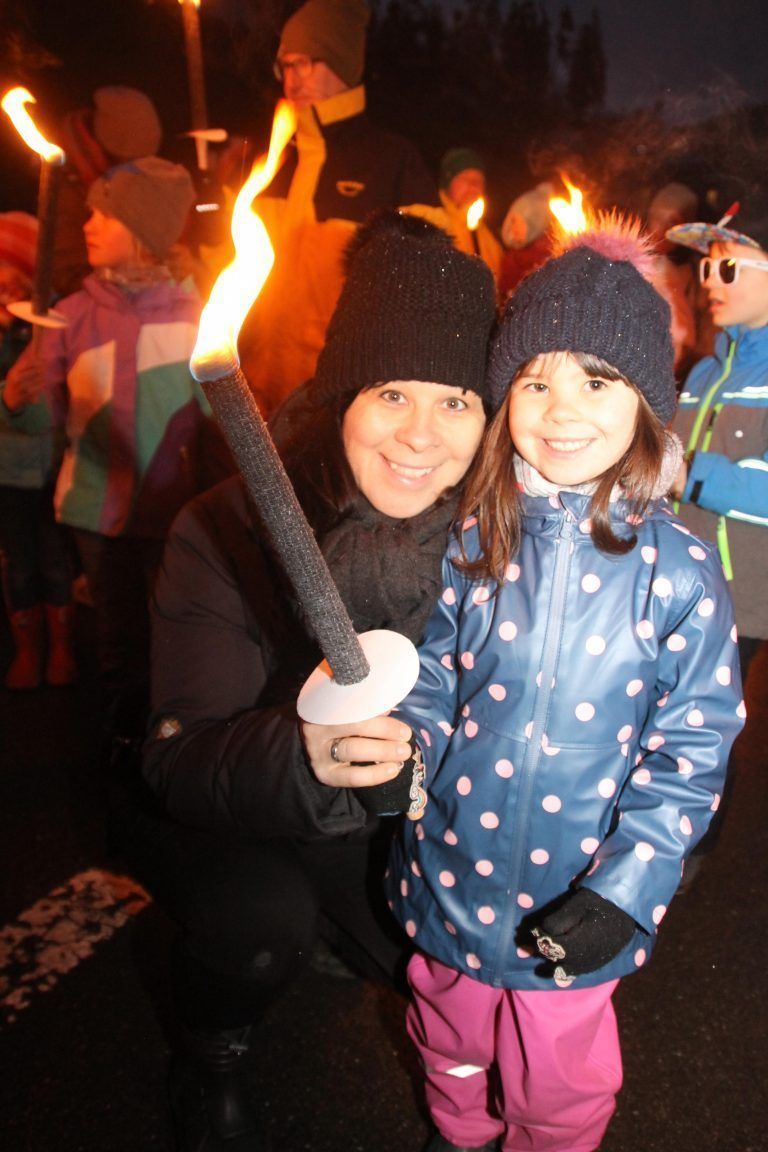 Auch Lea und Nicole fanden die Funkenfeier toll.