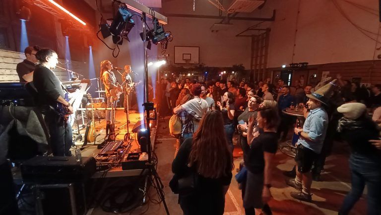 Die Band Sturmfrei sorgte für Stimmung bei der Afterparty in der VS Fellengatter.