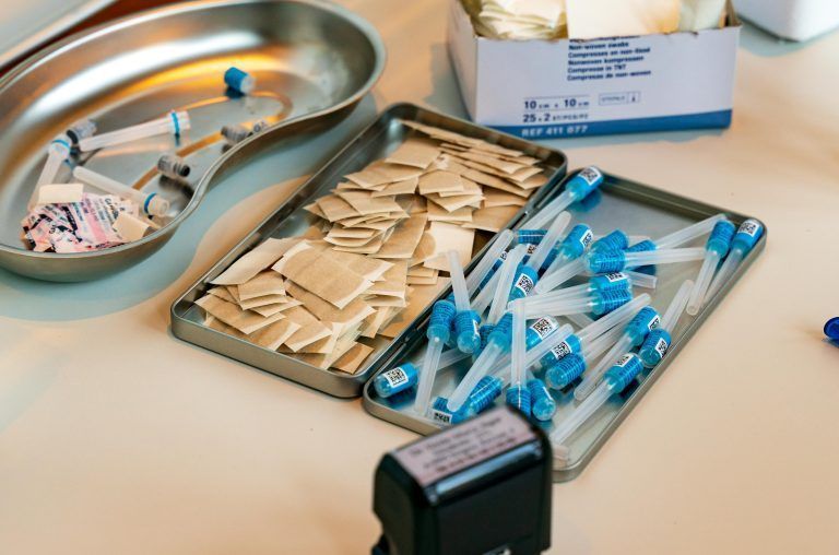 An Impfmaterialien mangelt es jedenfalls nicht.