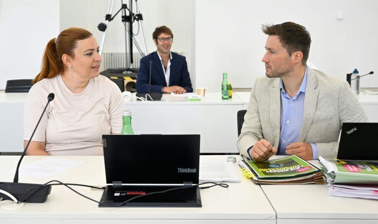 Die Grünen waren mit Fraktionsführerin Nina Tomaselli und Nationalratsabgeordnetem David Stögmüller im U-Ausschuss vertreten. <span class="copyright">APA/Helmut Fohringer</span>