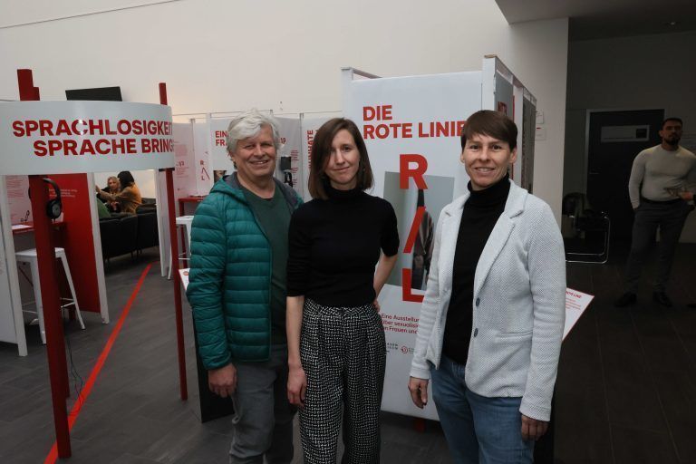 Josef Gojo, Nikola Furtenbach (ifs) und Vizebgm. Patricia Tschallener.