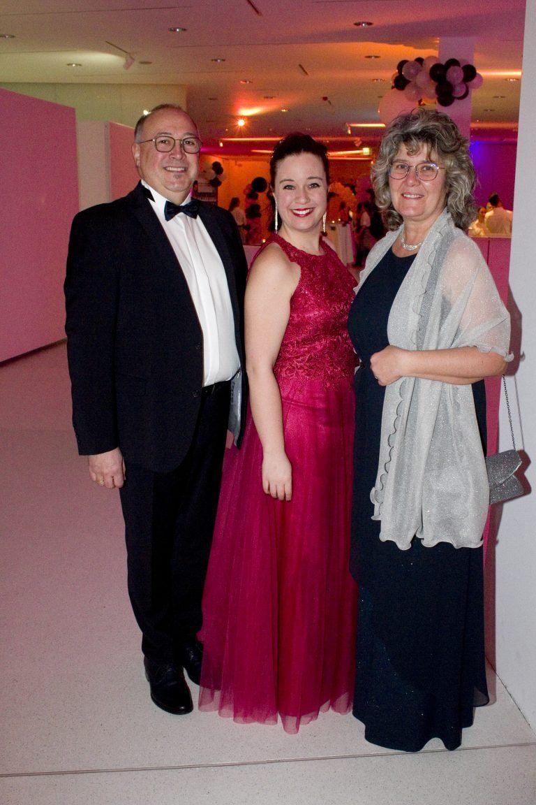 Auch Andreas, Melanie und Meta Schuster schwangen das Tanzbein.