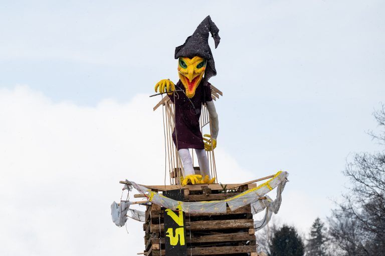 Der Funken beendet die Fasnacht und auch ein bisschen den Winter, ob nun mit oder ohne Hexe. <span class="copyright">VN/Serra</span>