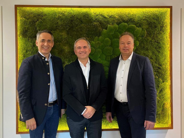 Die Gesellschaftervertreter Hubert Rhomberg, Rhomberg Gruppe; António Carlos Rodrigues, Grupo Casais; Andreas Schimmelpfennig, Zech Group.<span class="copyright"> cree</span>
