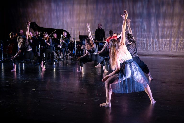 Vor einem Jahr wurde „Solstices“ durch das Walk-Tanztheater und das ensemble plus mehrmals vor ausverkauftem Haus aufgeführt. <span class="copyright"> daniel furxer</span>