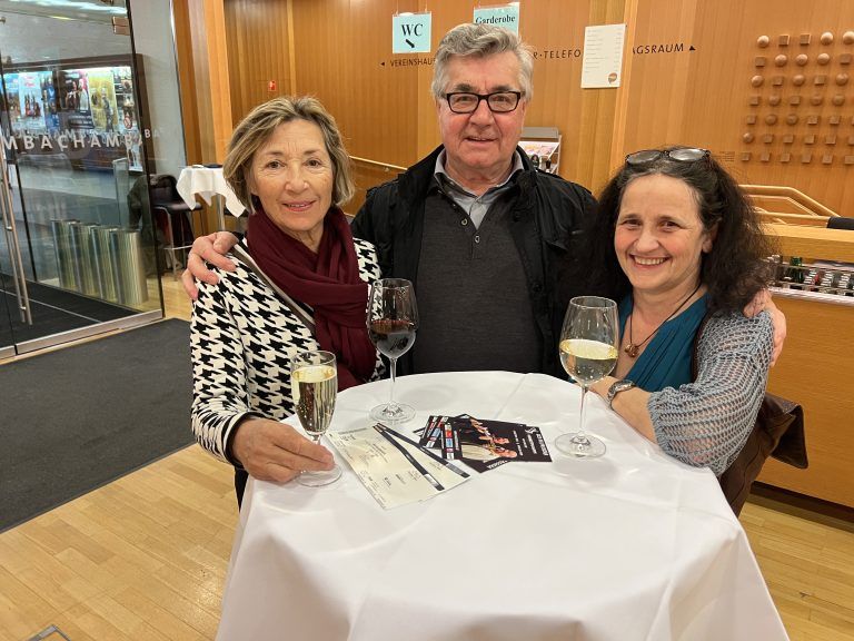 Rita und Peter Stemberger sowie Marlene Solèr kamen zur Premiere.