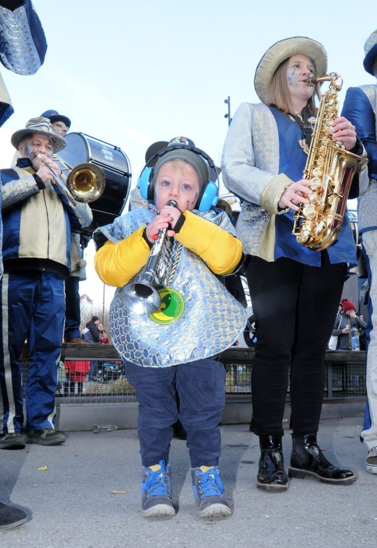 Bei der Guggenmusik Schlösslefeagar wirkt auch der Nachwuchs fest mit. <span class="copyright">AJK</span>