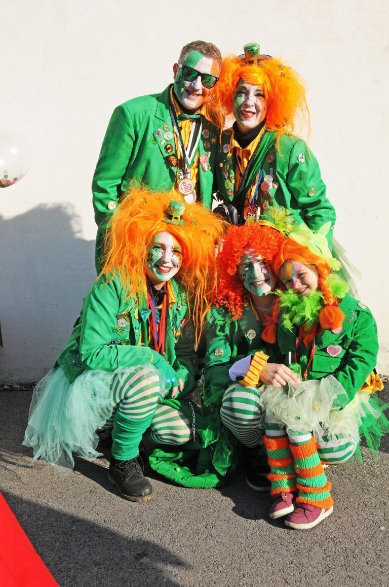 Diese Besuchergruppe war in irischem Grün mit dabei. <span class="copyright">AJK</span>