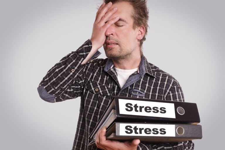 Auch Stress kann dem seelischen Befinden zusetzen.adobestock