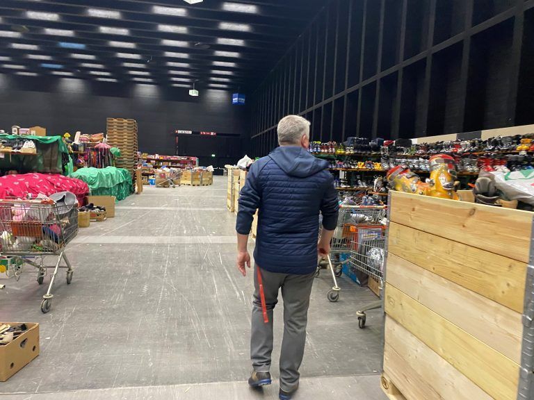 In den Messehallen 9 bis 13 findet der Flohmarkt statt. <span class="copyright">VN/PEM</span>