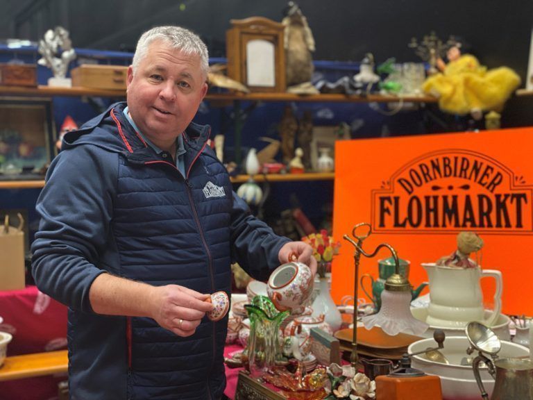 Sunny Fässler organisiert den Dornbirner Flohmarkt. <span class="copyright">VN/PEM</span>