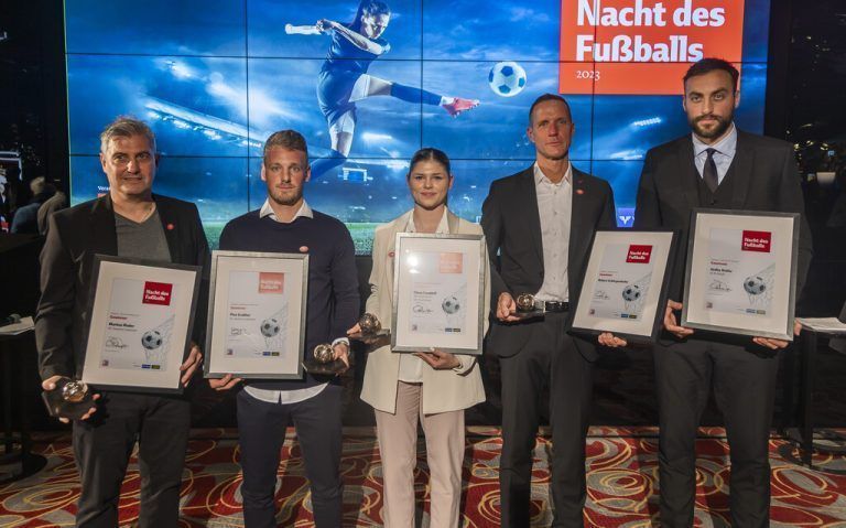 Die Gewinner anlässlich der Nacht des Fußballs (v. l.): Trainer Markus Mader, Spieler Pius Grabher, Spielerin Eileen Campbell, Robert Schörgenhofer (Special Award) und Atdhe Nuhiu (Fanliebling). Paul Wanner war verhindert.Paulitsch