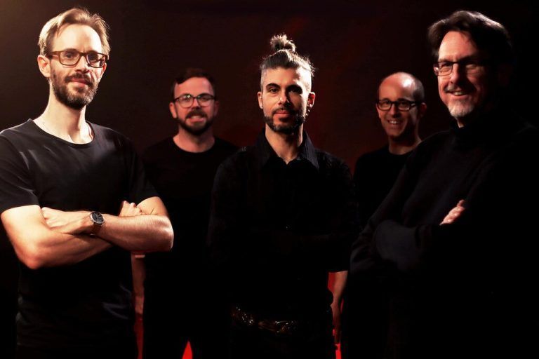Ein großes Herzensprojekt von David Helbock (l.) mit viel Percussion und Groove.Austrian Syndicate