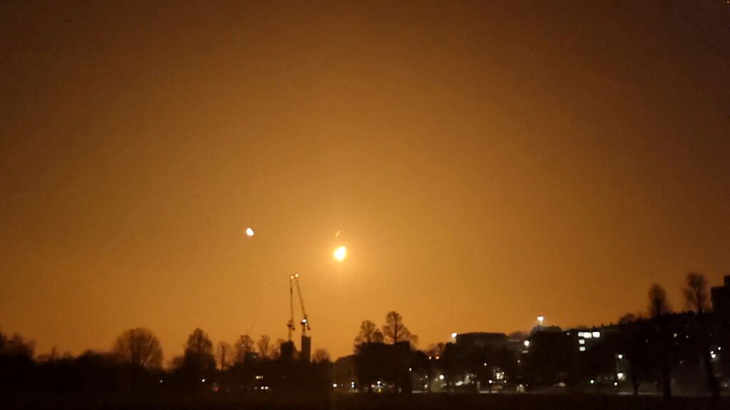 Lichtschauspiel über dem Ärmelkanal
