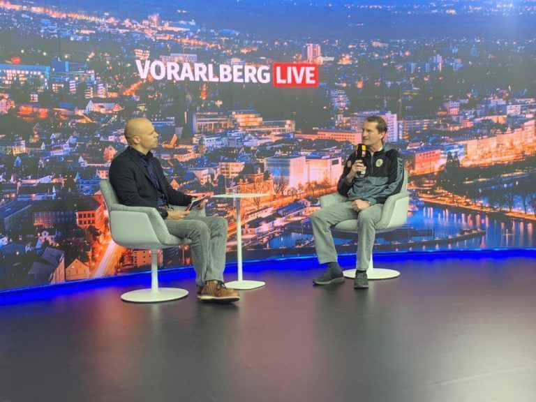 FCD-Cheftrainer Thomas Janeschitz in VLive über seine Erwartungen.???