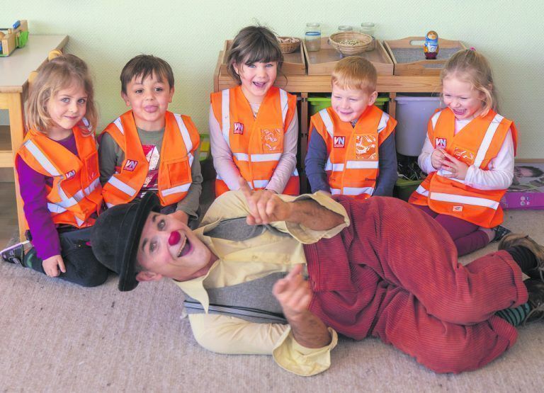 Spaß mit Clown Pompo im Kindergarten