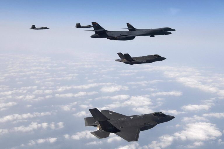 Kampfjets der US- und der südkoreanischen Luftwaffe über dem Gelben Meer.AFP