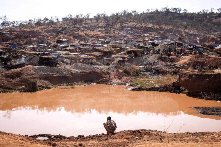 Karakaene im Senegal hat eine der größten Goldminenstätten. Menschen aus 19 afrikanischen Ländern sollen dort nach Gold schürfen. AFP