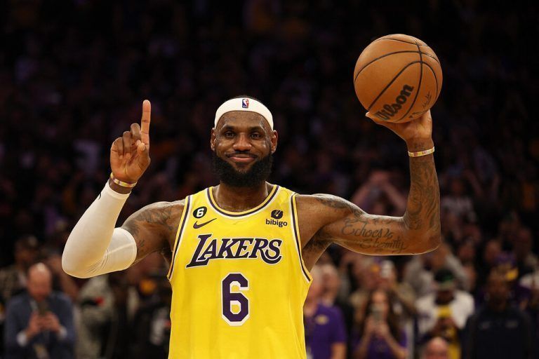LeBron James denkt noch nicht ans Aufhören. „Ich werde ein paar weitere Jahre spielen. Es geht nur um meinen Kopf“, sagte James.Apa