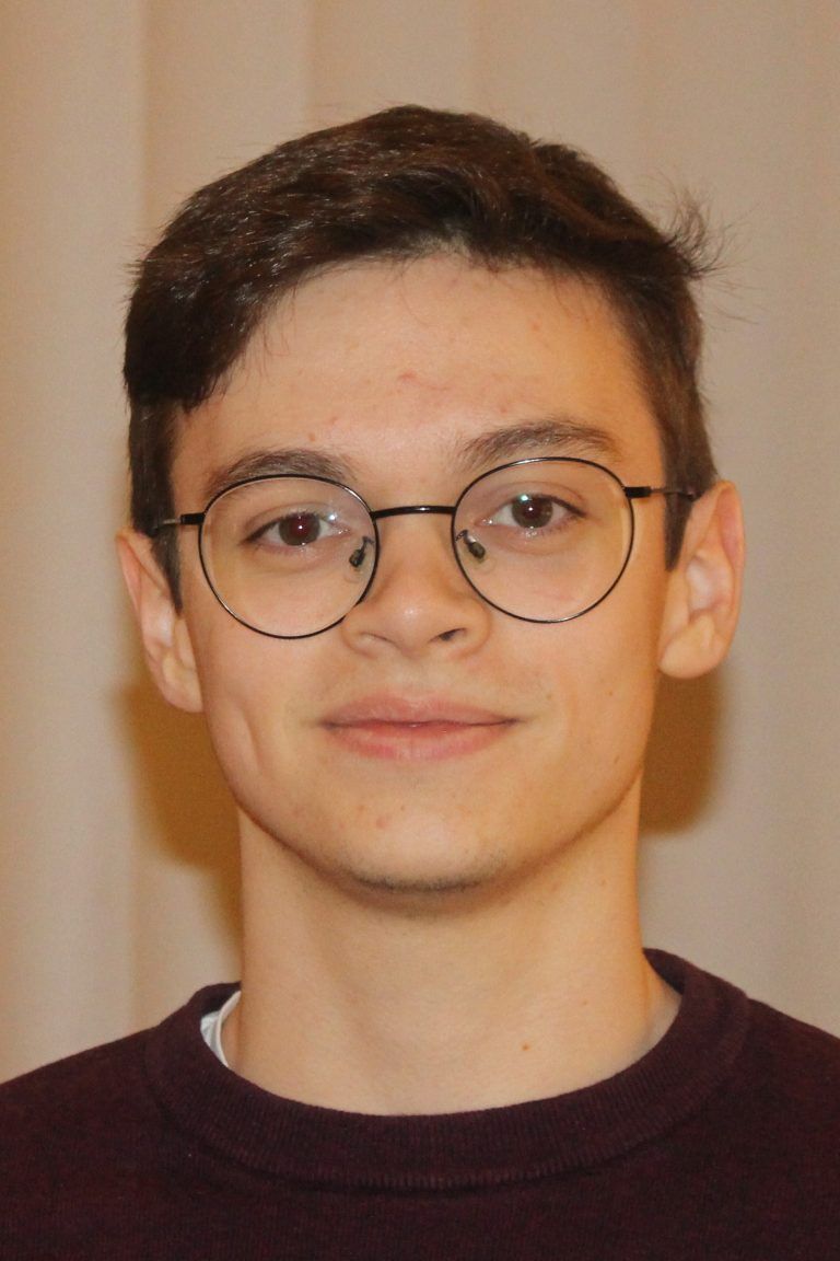 Manuel Mayer, noch HTL-Schüler, unterstützt das Unternehmertrio.