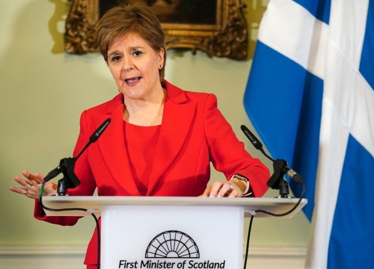 Nicola Sturgeon möchte nach ihrem Rücktritt in der Politik bleiben.REUTERS