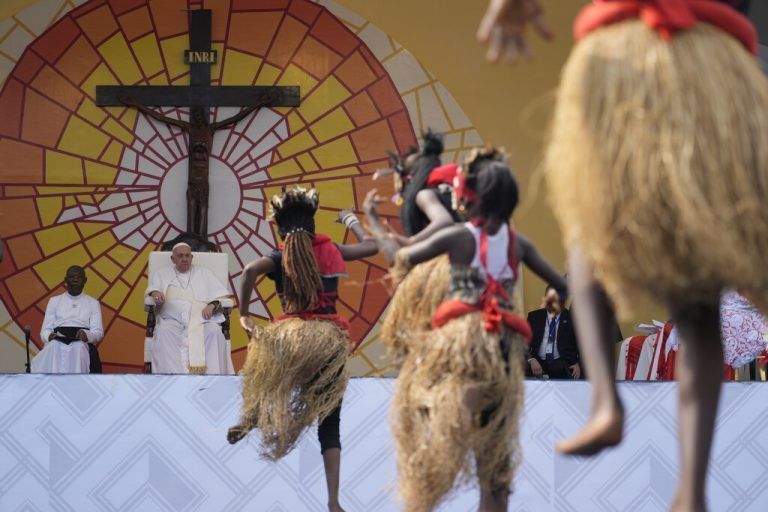 Papst Franziskus besuchte Kinshasa, die Hauptstadt der Demokratischen Republik Kongo. In den kommenden Tagen reist er in den Sudan. Ap
