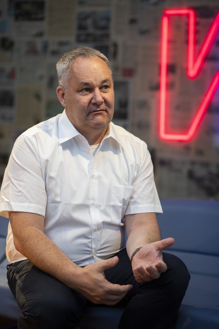 Christoph Wund führt die gute Semesterbilanz seiner Viertklässler auch auf die reformpädagogischen Klassen zurück. <span class="copyright">VN/Paulitsch</span>