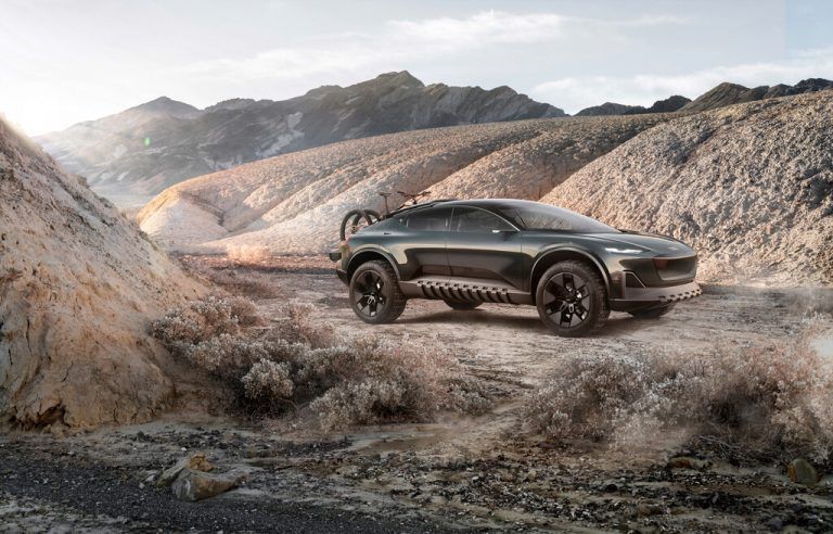 Schöne SUV heißen bei Audi Sportback. Mit der vollelektrischen und allradgetriebenen Studie „activesphere concept“ geht die VW-Tochter jetzt noch einen großen Schritt weiter hin zum „Active Sportback“. Denn der elegante, knapp fünf Meter lange Crossover mit klaren Linien, großen Radhäusern und grobstolligen Rädern auf 22-Zoll-Felgen ist gleichzeitig noch ein recht ambitionierter Offroader – und ein Pick-up.