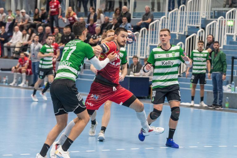 Srdjan Predragovic war mit acht Treffern erfolgreichster Werfer des Alpla HC Hard bei der Heimniederlage gegen Sporting CP Lissabon.VN/STipovsek