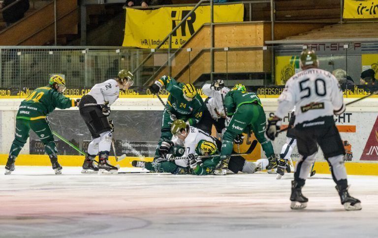 Über den Kampf zum Spiel - der EHC Lustenau musste sich gegen Meran lange für den Erfolg abarbeiten.Stiplovsek
