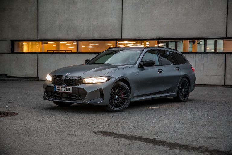 Fahrdynamiker mit Familiensinn: Der Allrad-BMW M340i Touring ist ein bärenstarker Sportkombi im Tarnanzug.vn/steurer
