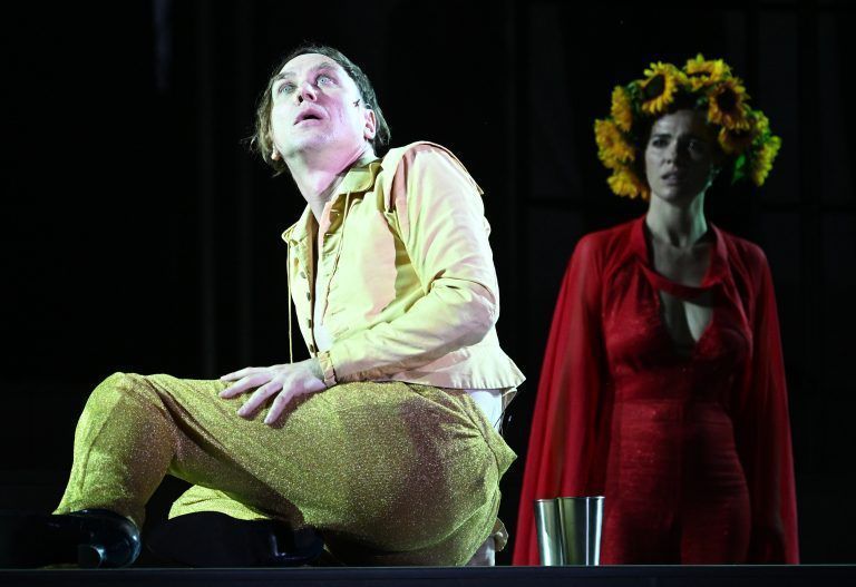 Lars Eidinger und Verena Altenberger 2022  im Salzburger “Jedermann” von Hugo von Hofmannsthal. <span class="copyright">APA/BARBARA GINDL</span>