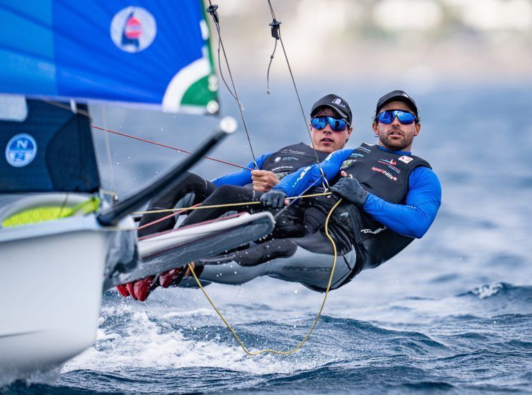 Nach Rang zehn in Tokio wollen Benjamin Bildstein (l.) und Vorschoter David Hussl im 49er in Paris um die Medaillen mitmischen. World Sailing